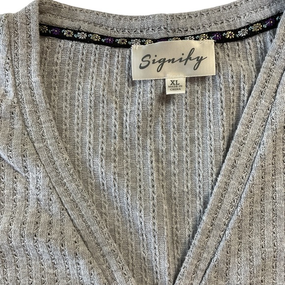 Signify Gray Button-Up Cardigan top Size XL - Picture 5 of 10